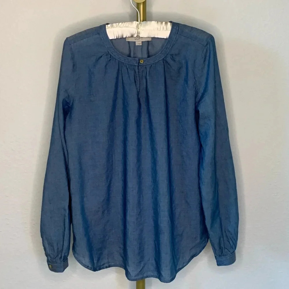 Ann Taylor Loft Denim Chambray Long Sleeve Keyhole Neck Blouse Size S